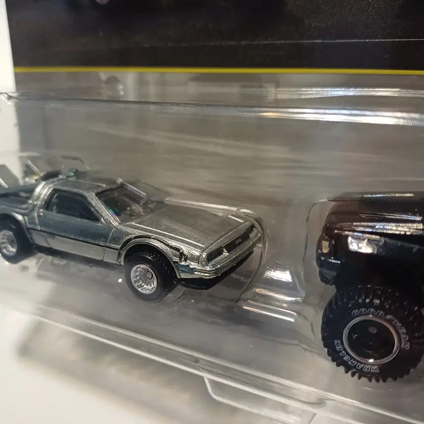 [BUNJANG] Hot Wheels Back to the Future DeLorean Time Machine &amp; Toyota Pickup Truck 2-Pack / 핫휠 백투더퓨처 드로리안타임머신+토요타픽업트럭 2팩 레어템 미개봉 새상품