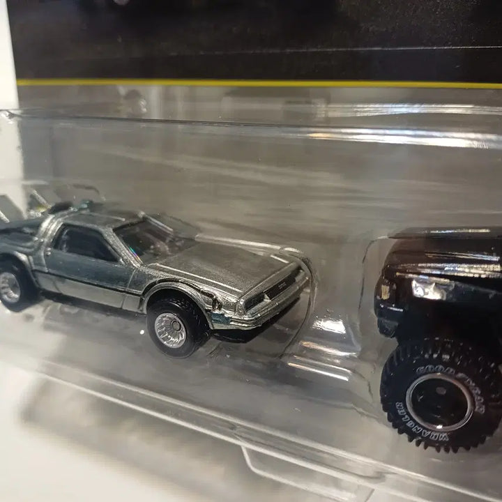 [BUNJANG] Hot Wheels Back to the Future DeLorean Time Machine &amp; Toyota Pickup Truck 2-Pack / 핫휠 백투더퓨처 드로리안타임머신+토요타픽업트럭 2팩 레어템 미개봉 새상품