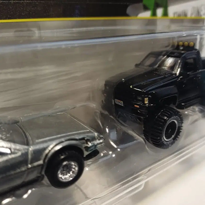 [BUNJANG] Hot Wheels Back to the Future DeLorean Time Machine &amp; Toyota Pickup Truck 2-Pack / 핫휠 백투더퓨처 드로리안타임머신+토요타픽업트럭 2팩 레어템 미개봉 새상품
