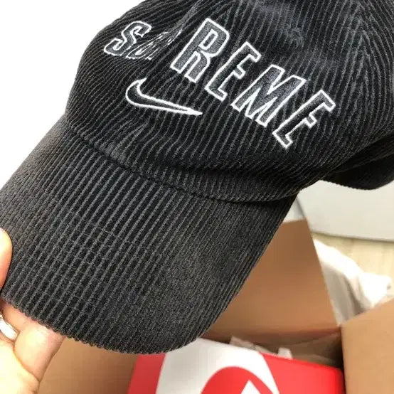 [SOLD OUT] 나이키 슈프림 코듀로이 볼캡