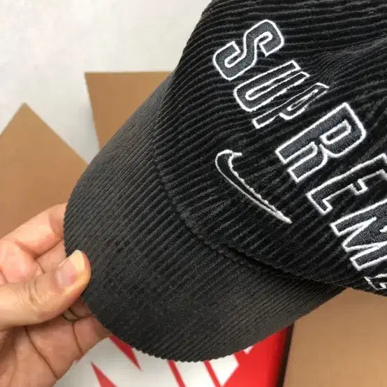 [SOLD OUT] 나이키 슈프림 코듀로이 볼캡