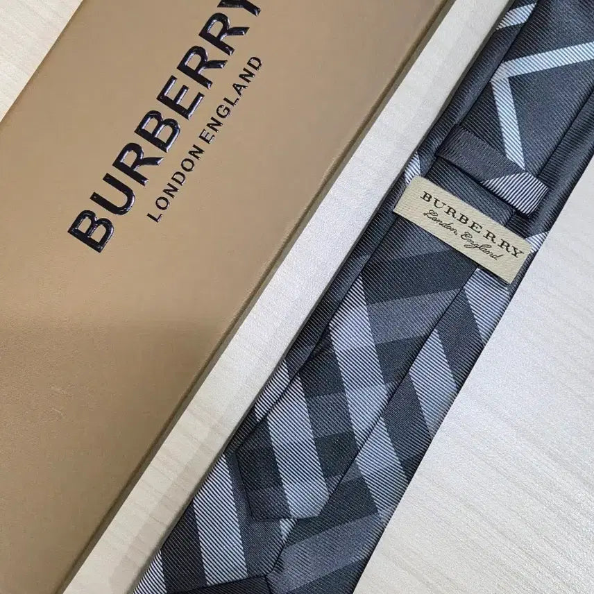 [BUNJANG] Burberry Check Necktie (Gray) / {재오픈특가}버버리 BURBERRY 체크 넥타이(그레이)