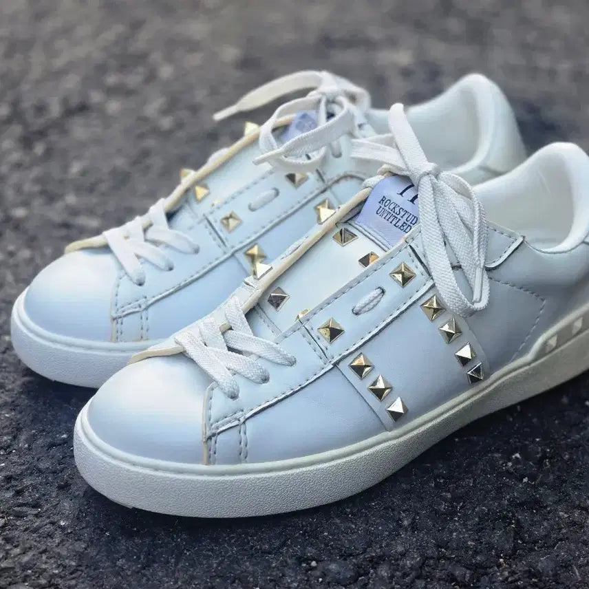 [SOLD OUT] 발렌티노 락스터드 스타일 스니커즈 39 250mm