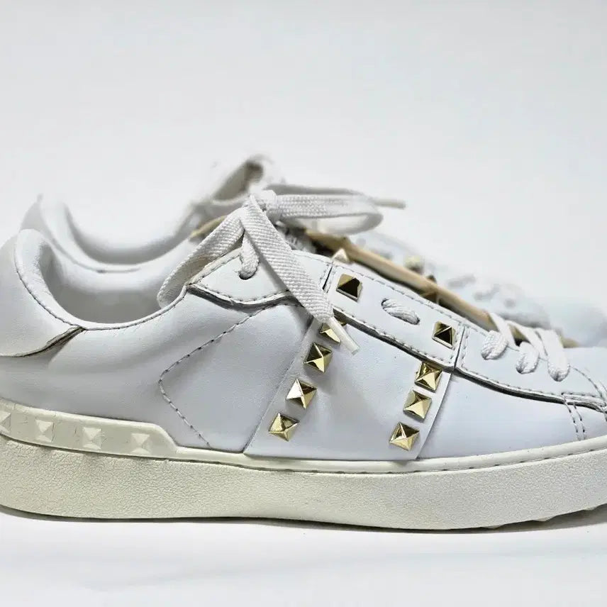 [SOLD OUT] 발렌티노 락스터드 스타일 스니커즈 39 250mm