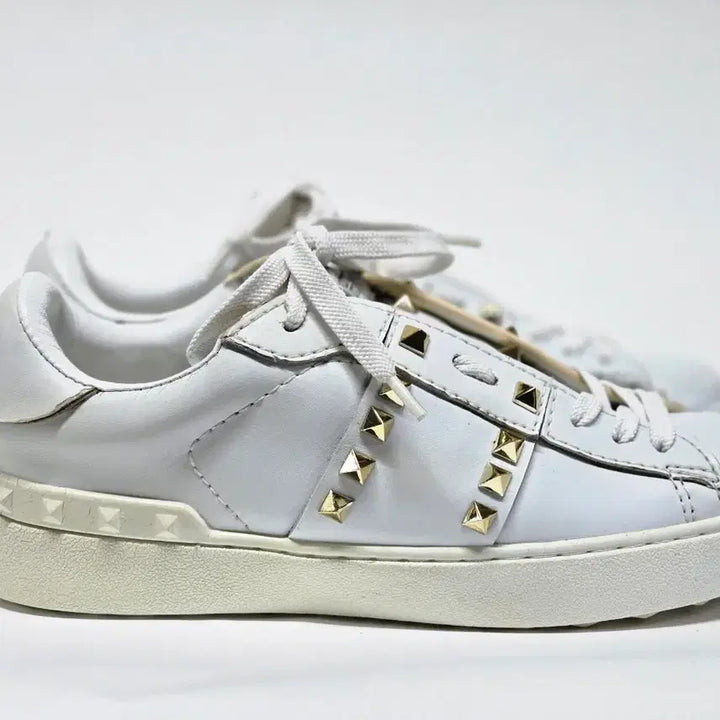 [SOLD OUT] 발렌티노 락스터드 스타일 스니커즈 39 250mm