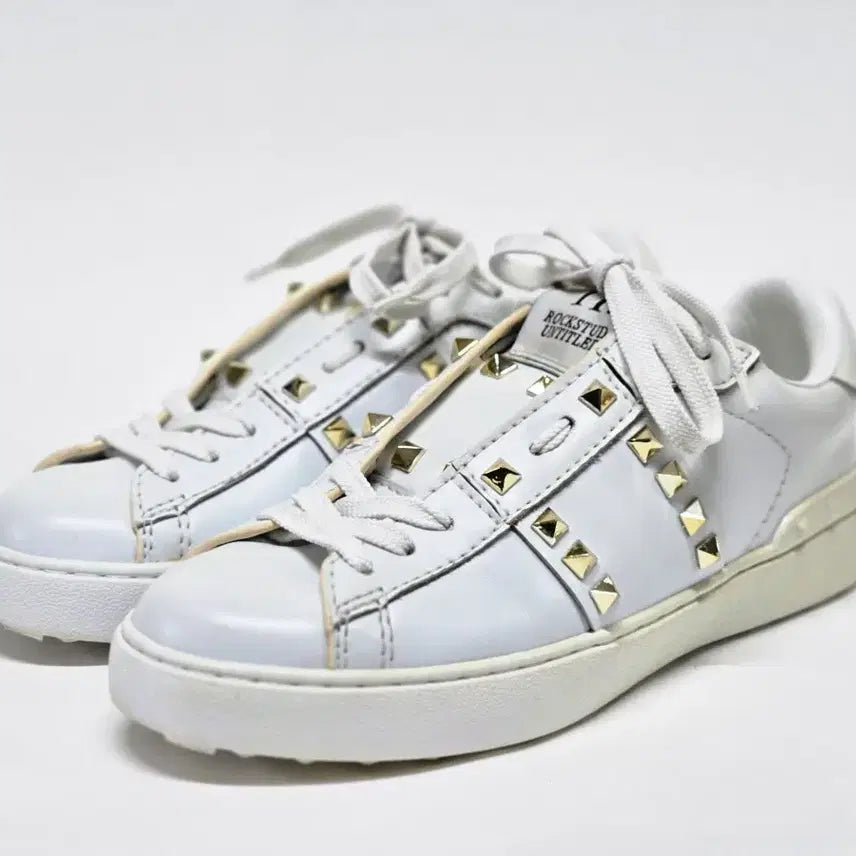 [SOLD OUT] 발렌티노 락스터드 스타일 스니커즈 39 250mm