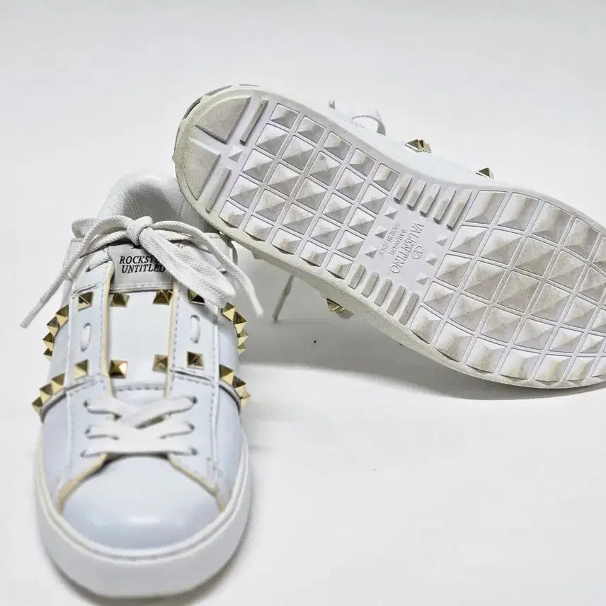 [SOLD OUT] 발렌티노 락스터드 스타일 스니커즈 39 250mm