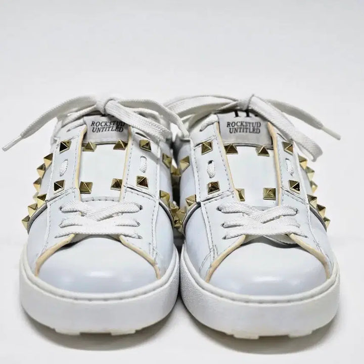 [SOLD OUT] 발렌티노 락스터드 스타일 스니커즈 39 250mm