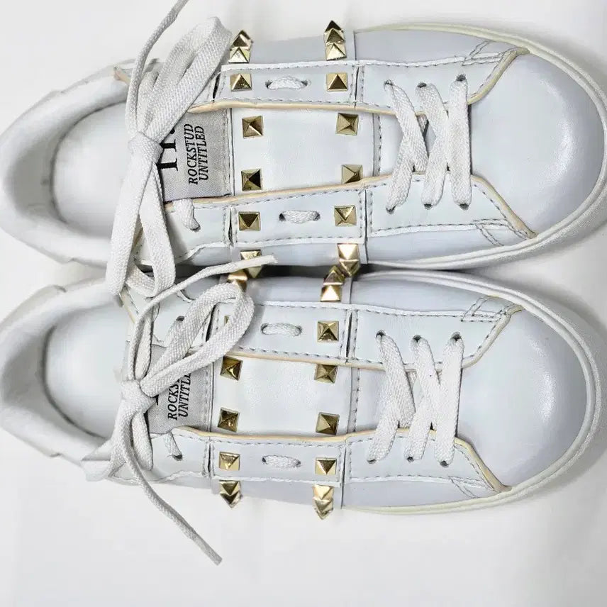 [SOLD OUT] 발렌티노 락스터드 스타일 스니커즈 39 250mm