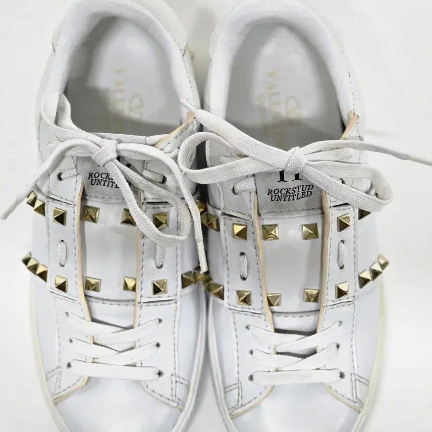 [SOLD OUT] 발렌티노 락스터드 스타일 스니커즈 39 250mm