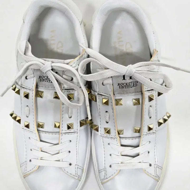 [SOLD OUT] 발렌티노 락스터드 스타일 스니커즈 39 250mm