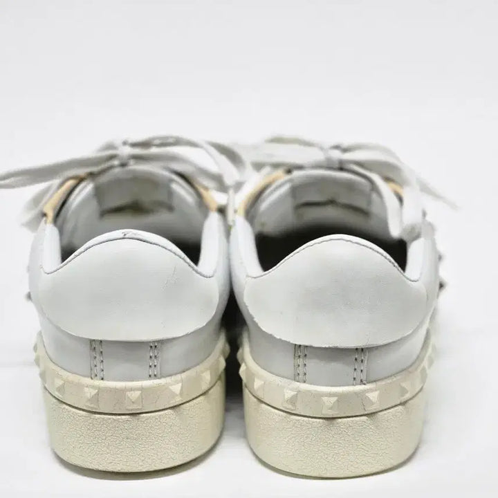 [SOLD OUT] 발렌티노 락스터드 스타일 스니커즈 39 250mm
