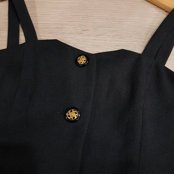 [BUNJANG] Vintage Black Gold Button Bustier Crop Top Blouse (Women&