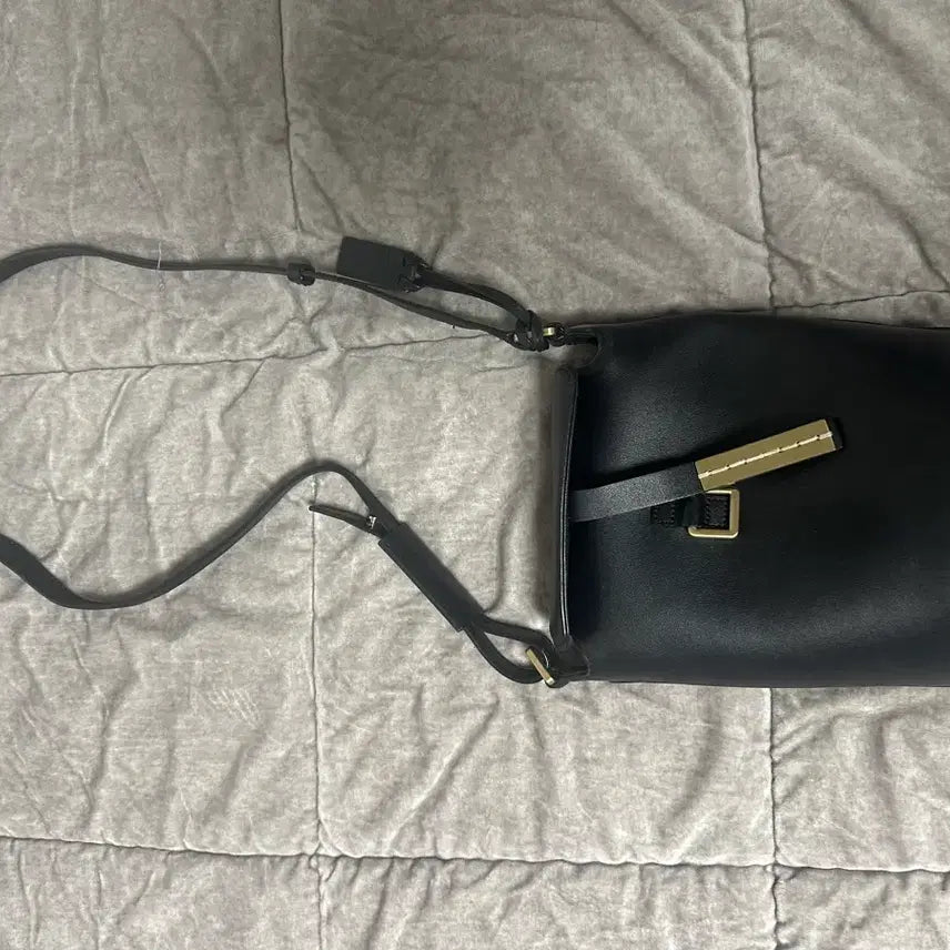 [BUNJANG] Joy Gryson Black Leather Shoulder Bag / 조이그라이슨 블랙 숄더백