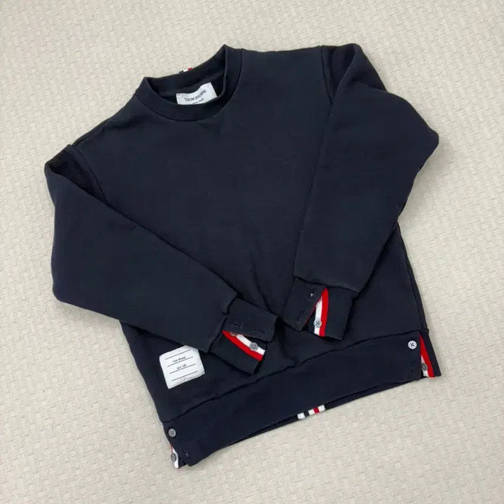 [SOLD OUT] 톰브라운 백삼선 네이비 맨투맨
