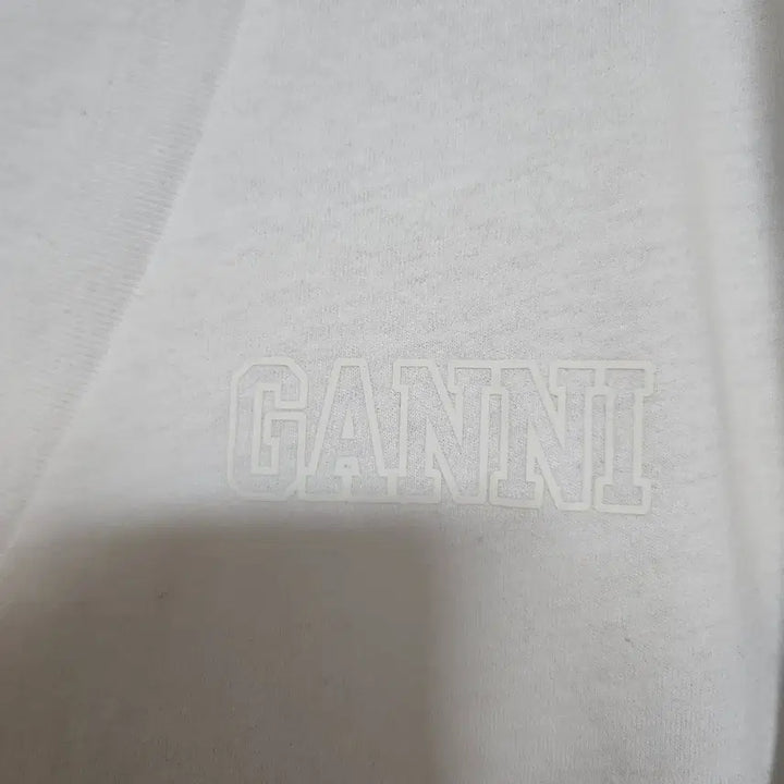 [SOLD OUT] 가니 브이넥 티셔츠 M