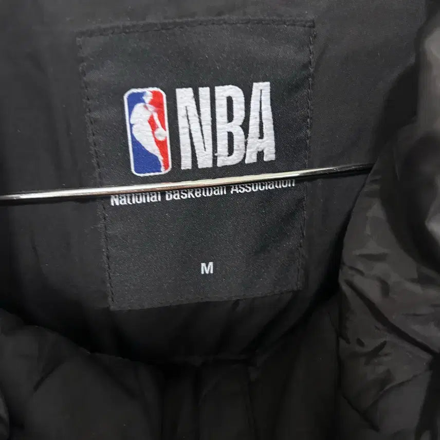[BUNJANG] NBA Chicago Bulls Logo Duck Down Hooded Long Padded Jacket / NBA 시카고불스 로고 덕다운 후드 롱패딩
