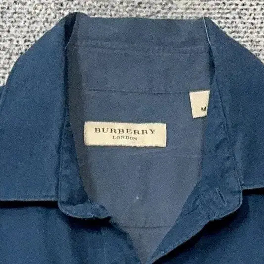 [BUNJANG] Burberry London Two-Pocket Casual Navy Shirt M / 버버리 런던 투포켓 캐주얼 네이비 셔츠 M