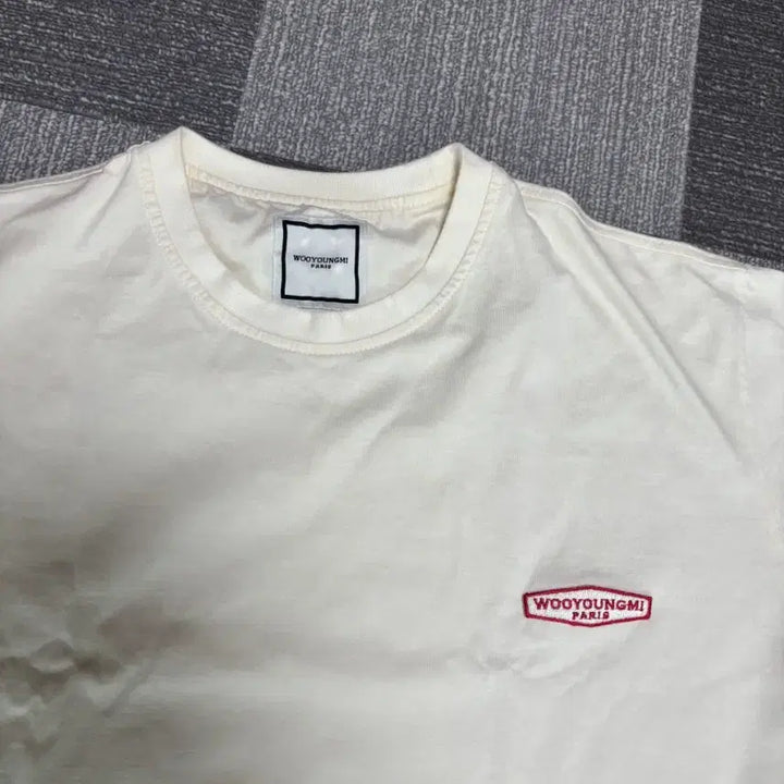 [BUNJANG] Wooyoungmi Ivory Logo Short Sleeve T-shirt / 우영미 레드 백로고 티셔츠 아이보리 48