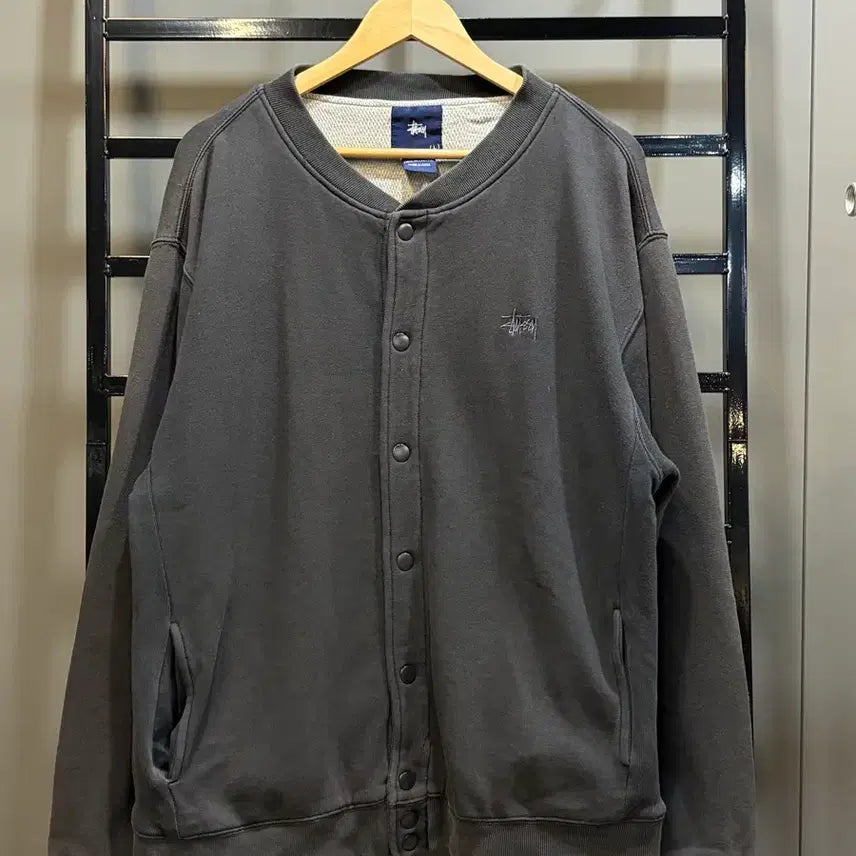 [BUNJANG] Stussy Pigment Dyed Snap Button Sweat Cardigan / [L] 스투시 Stussy 스냅버튼 스웨트 카디건 차콜 피그먼트 9.5