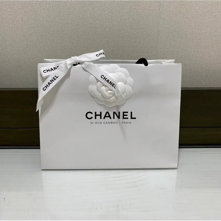 [BUNJANG] Chanel Cambon Shopping Bag / 샤넬 깜봉 본점 쇼핑백 (22x17x7)