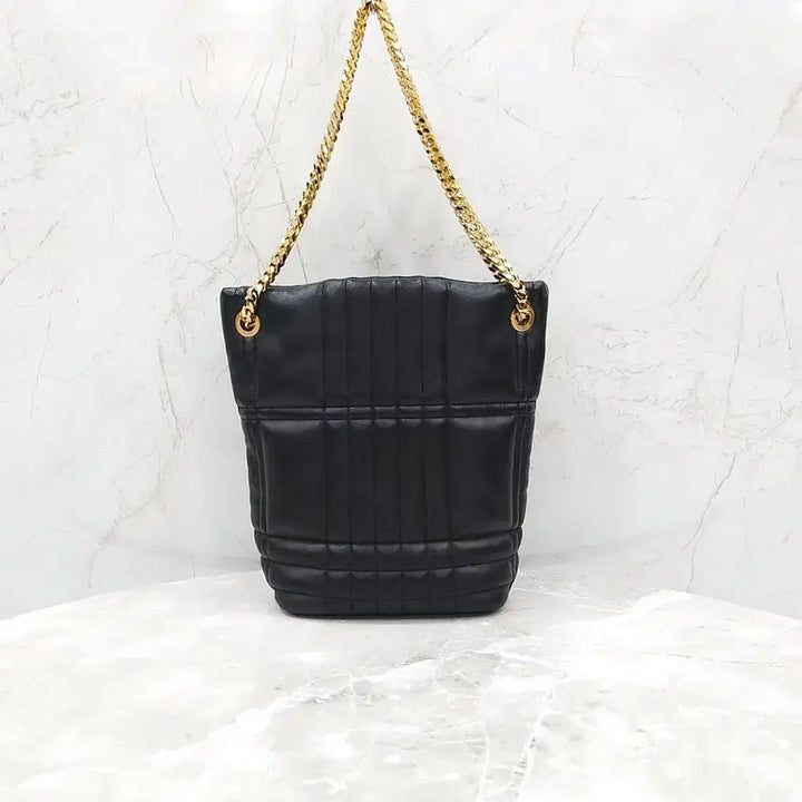 [SOLD OUT] 버버리 퀄티드 레더 롤라 스몰 TB 버킷백 8046232