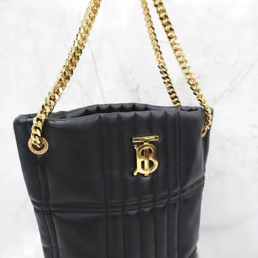 [SOLD OUT] 버버리 퀄티드 레더 롤라 스몰 TB 버킷백 8046232