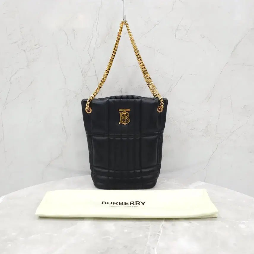 [SOLD OUT] 버버리 퀄티드 레더 롤라 스몰 TB 버킷백 8046232