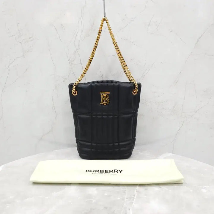 [SOLD OUT] 버버리 퀄티드 레더 롤라 스몰 TB 버킷백 8046232