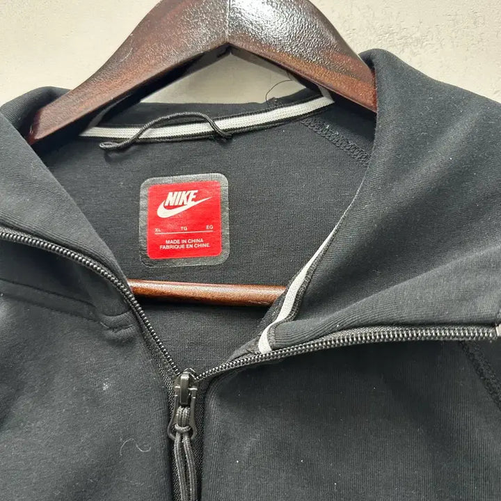 [BUNJANG] Nike Tech Fleece Black Hoodie Zip-up / [만원 아라비아빈티지]나이키 테크 플리스 블랙 후드 집업 105