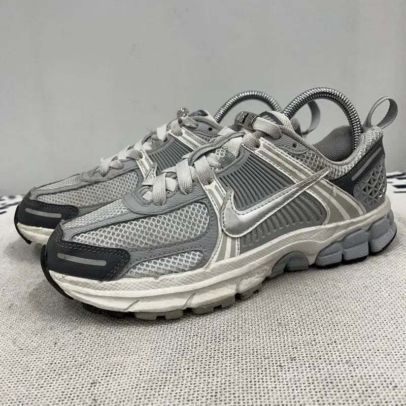 [BUNJANG] Nike Zoom Vomero 5 Sneakers 230 / 나이키 줌 보메로 5 스니커즈 운동화 230 X00009