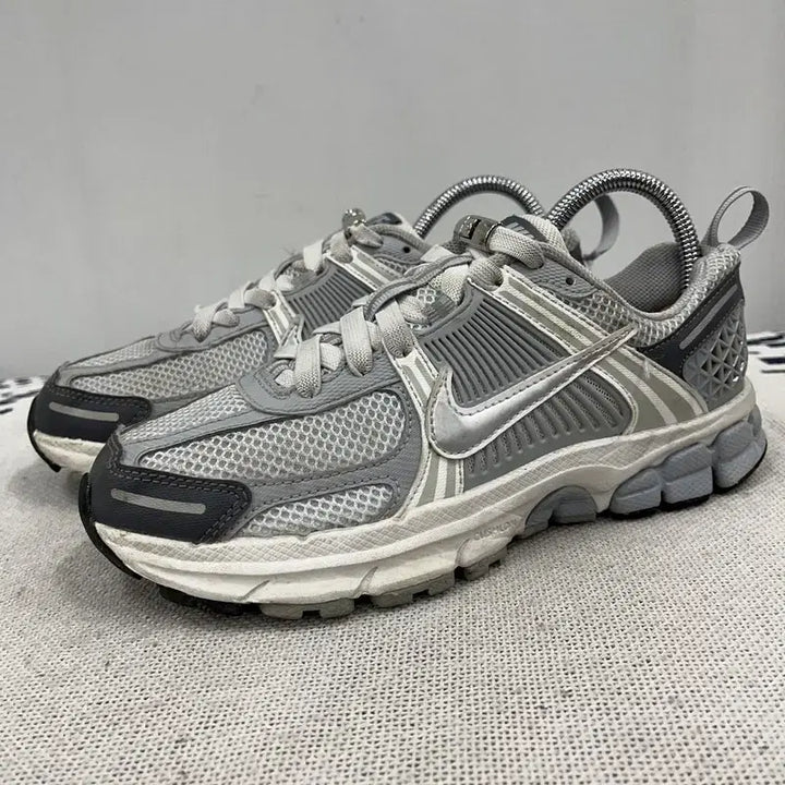 [BUNJANG] Nike Zoom Vomero 5 Sneakers 230 / 나이키 줌 보메로 5 스니커즈 운동화 230 X00009