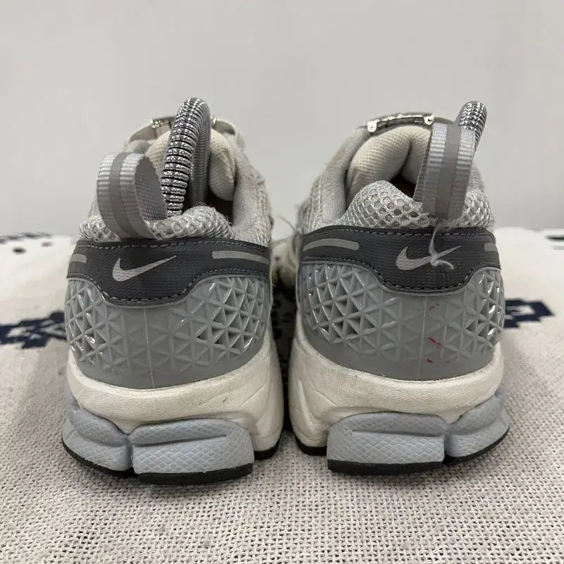 [BUNJANG] Nike Zoom Vomero 5 Sneakers 230 / 나이키 줌 보메로 5 스니커즈 운동화 230 X00009