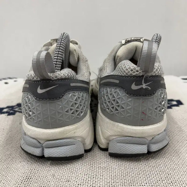 [BUNJANG] Nike Zoom Vomero 5 Sneakers 230 / 나이키 줌 보메로 5 스니커즈 운동화 230 X00009