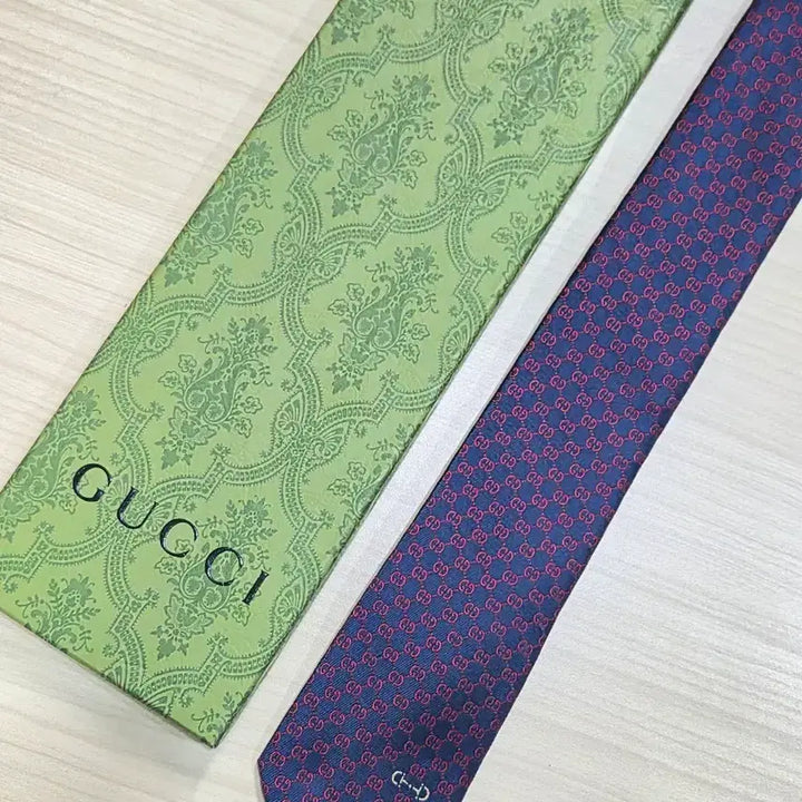 [BUNJANG] Gucci GG Logo Petit Chain Tie / 구찌 GUCCI GG 로고 쁘띠사슬넥타이(버건디+네이비)