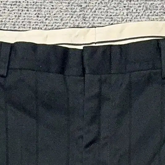 [BUNJANG] Yves Saint Laurent Striped Black Slacks / 입생로랑 스트라이프 블랙 슬랙스 37
