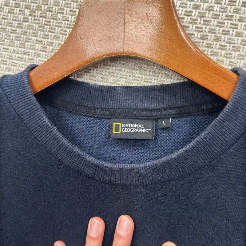 [BUNJANG] National Geographic Embroidered Logo Sweatshirt - Men&