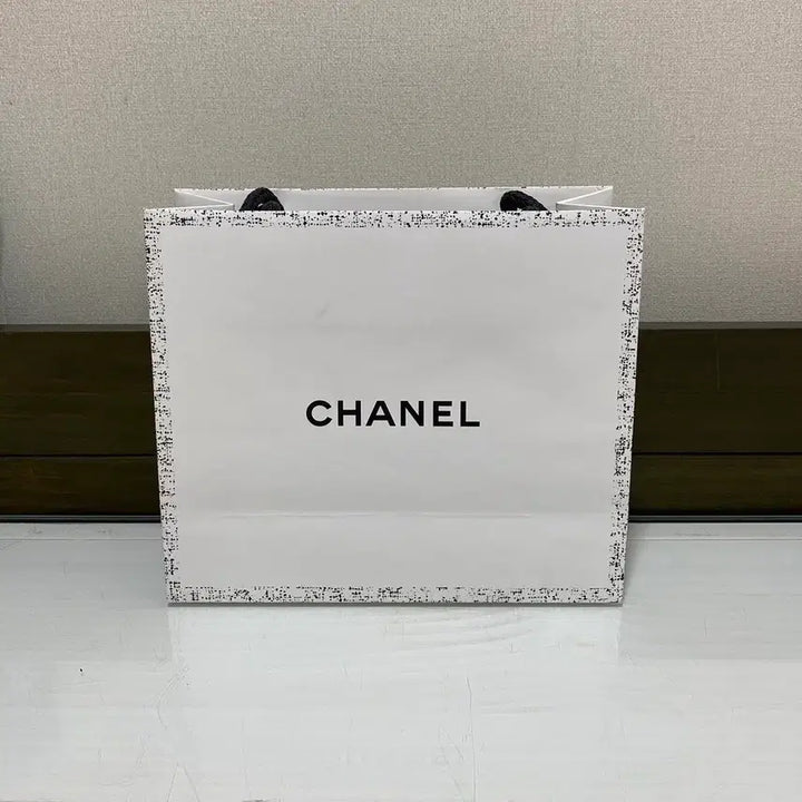 [BUNJANG] Chanel Shopping Bag (22x19x9) / 샤넬 쇼핑백 (22x19x9)
