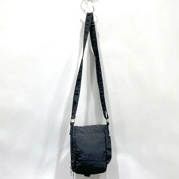 [BUNJANG] Columbia Mini Crossbody Bag - Black / 콜롬비아 미니 크로스백 블랙 영구제 중고장터