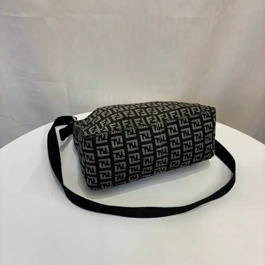 [BUNJANG] Fendi Zucchino Crossbody Bag / 정품 펜디 주카 크로스백