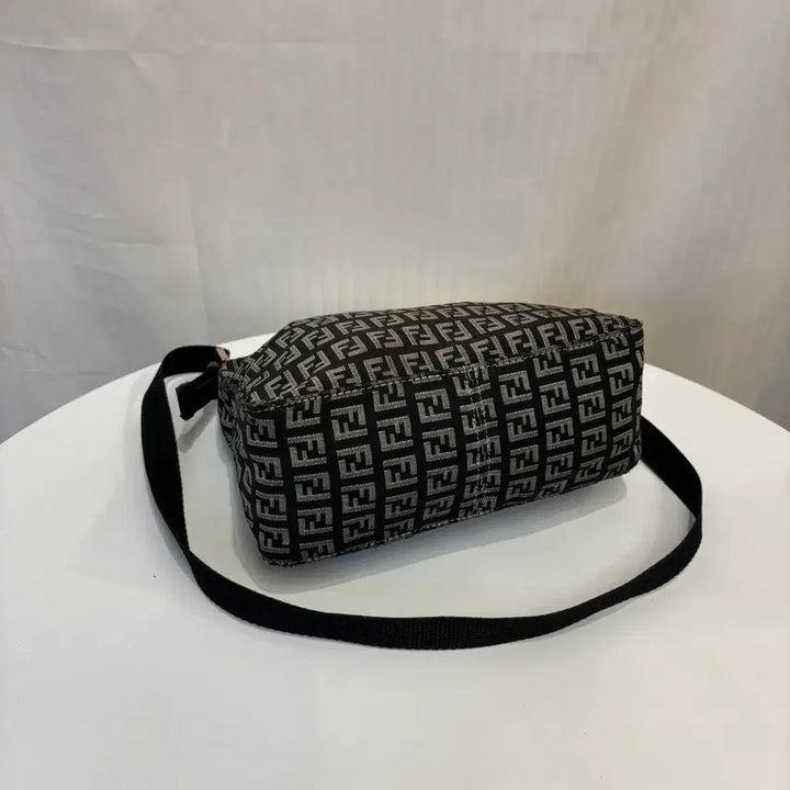 [BUNJANG] Fendi Zucchino Crossbody Bag / 정품 펜디 주카 크로스백