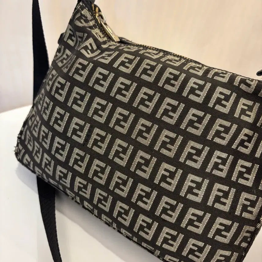 [BUNJANG] Fendi Zucchino Crossbody Bag / 정품 펜디 주카 크로스백