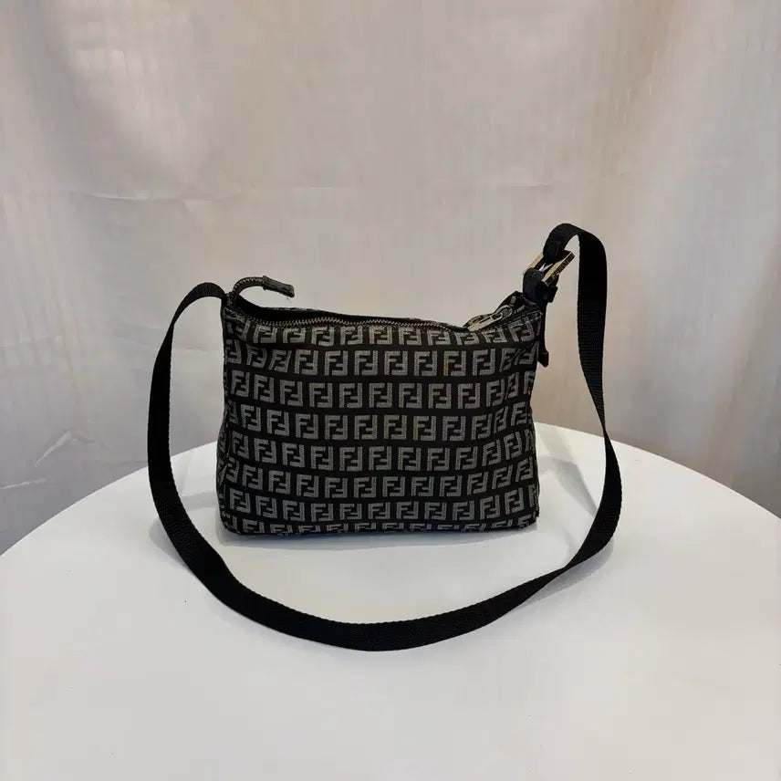 [BUNJANG] Fendi Zucchino Crossbody Bag / 정품 펜디 주카 크로스백