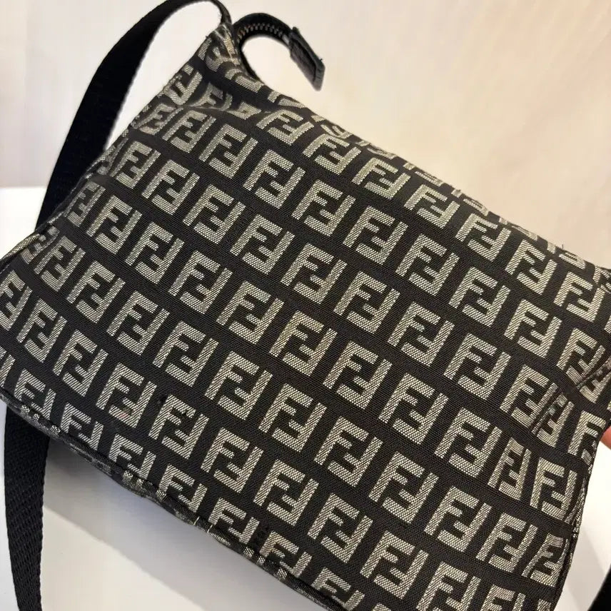 [BUNJANG] Fendi Zucchino Crossbody Bag / 정품 펜디 주카 크로스백