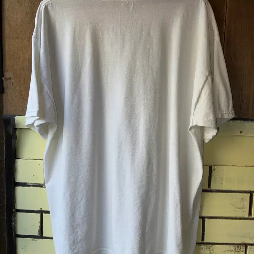 [SOLD OUT] 90s Vintage Cat Graphic Tee