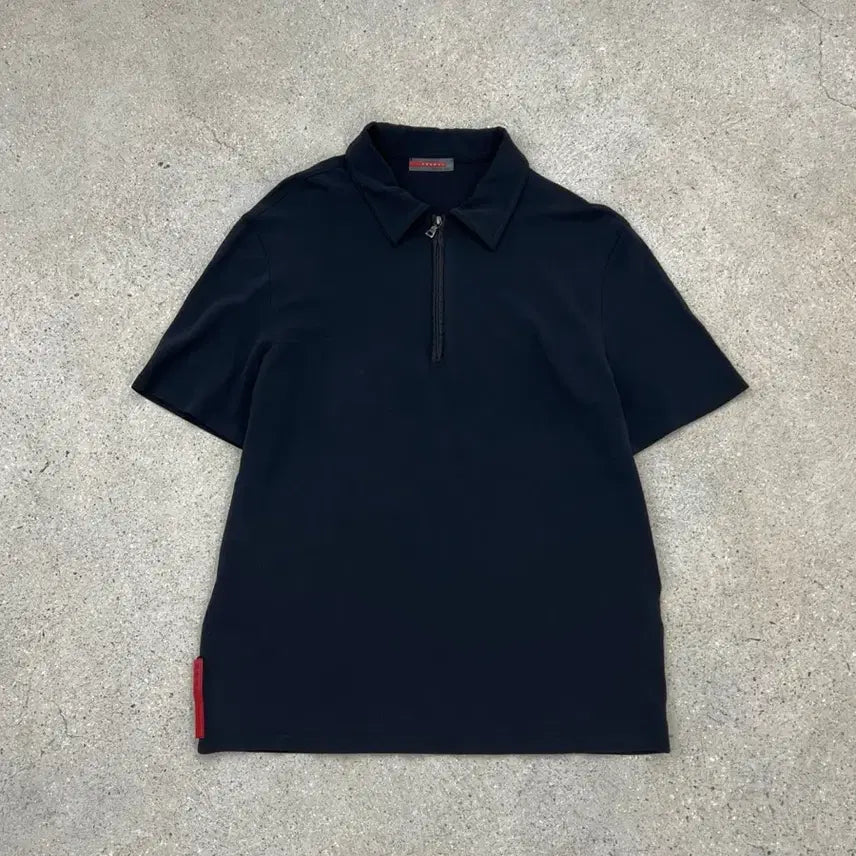 [SOLD OUT] 프라다 스포츠 00s 레드탭 하프집 카라 티셔츠