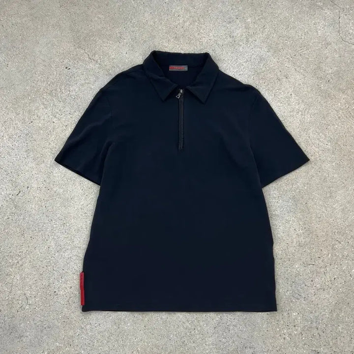 [SOLD OUT] 프라다 스포츠 00s 레드탭 하프집 카라 티셔츠