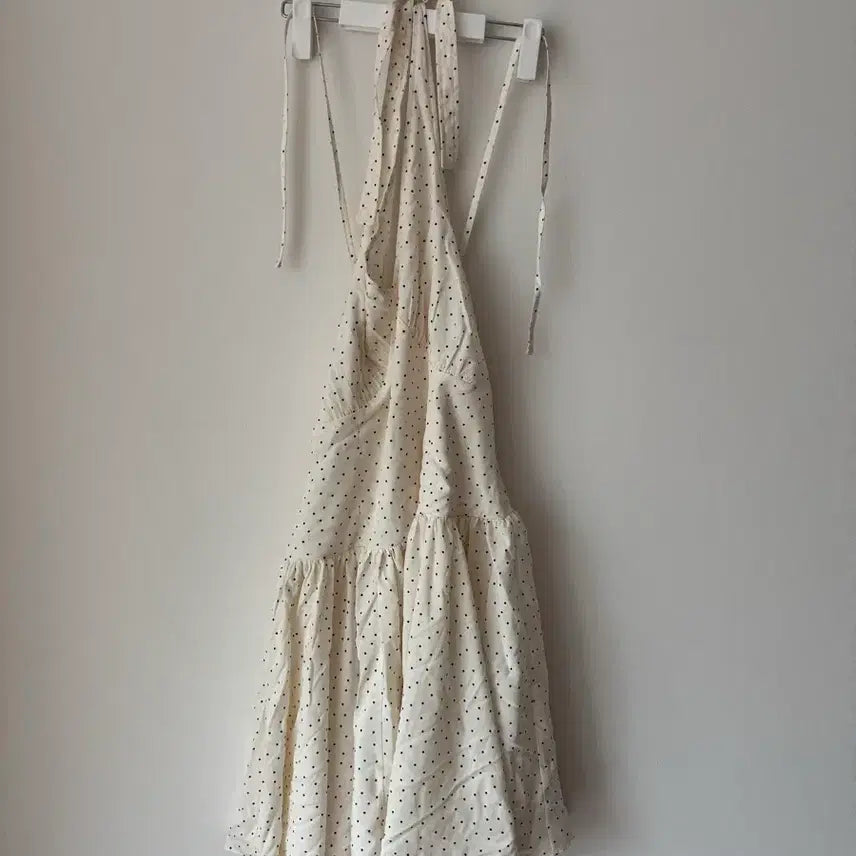 [SOLD OUT] [새상품] 온무드 - 홀터넥 셔링 원피스(도트)