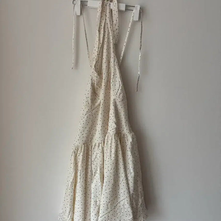 [SOLD OUT] [새상품] 온무드 - 홀터넥 셔링 원피스(도트)