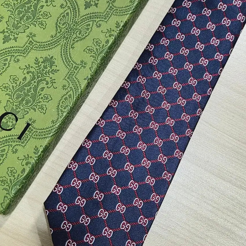 [BUNJANG] Gucci GG Pattern Navy Silk Tie / 구찌 GUCCI GG 패턴 네이비 실크 넥타이(네이비)